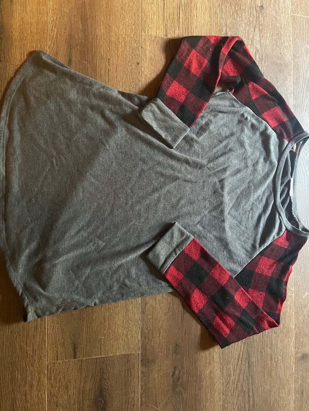 12PM Mon Ami Gray Red Buffalo Plaid Raglan Tunic Cozy Fall Top